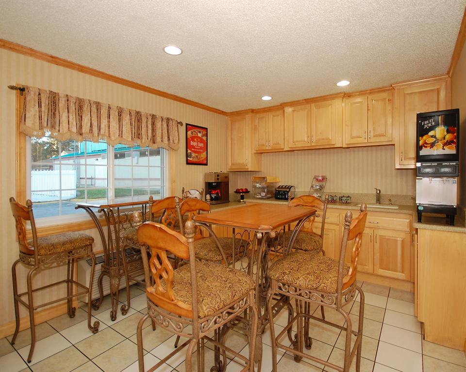 Rodeway Inn West Dodge أوماها المطعم الصورة